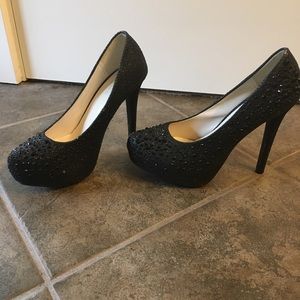 Black rhinestone platform pumps